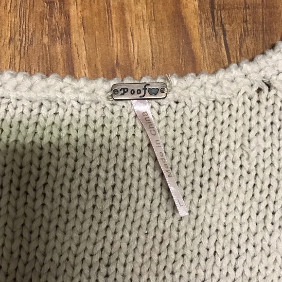 Open stitch vest with fringe - Picture 2 of 3